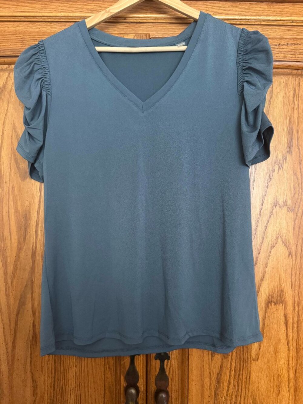 T Tahari Blue V-Neck Ruffle Sleeve Top